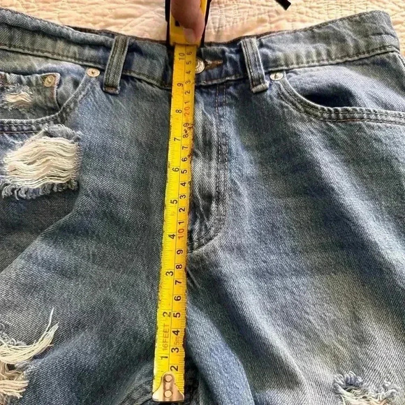 Aeropostale Mom Jean Distressed High Waisted Ripped Women’s Size 4 - Picture 10 of 11